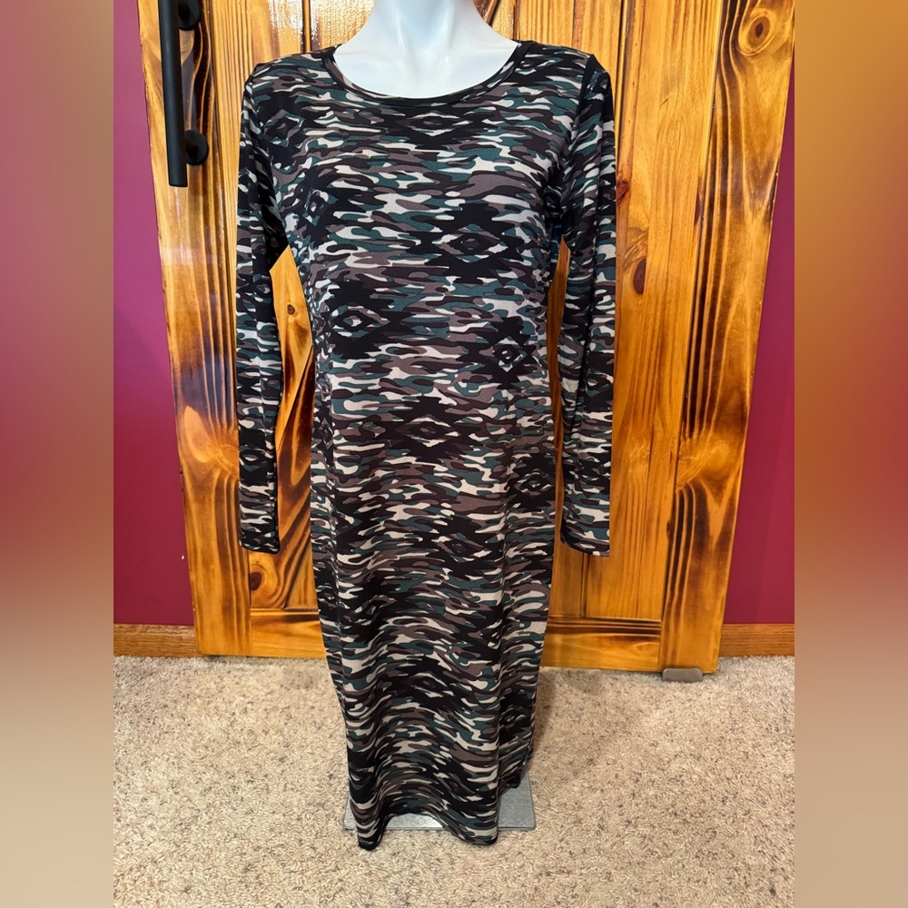 LulaRoe Debbie Camouflage Long Sleeve Dress